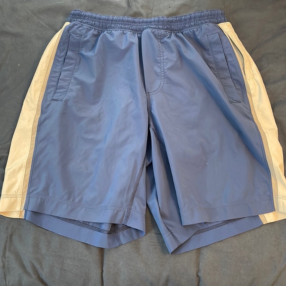 Mens Large 9 inch lined lululemon shorts, like new